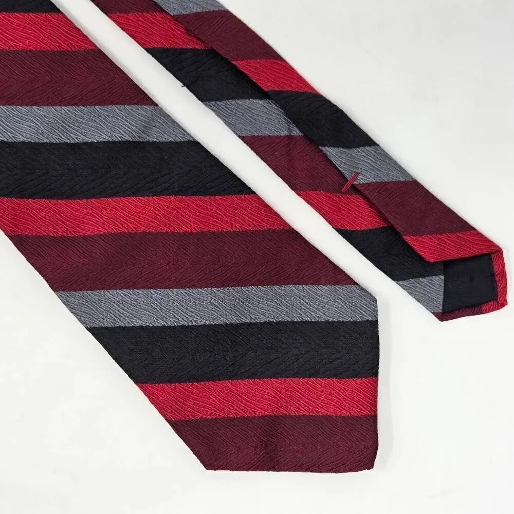 VALENTINO PIETRO USA MADE SILK TIE RED BLACK GRAY TEXTURED STRIPE 3.75